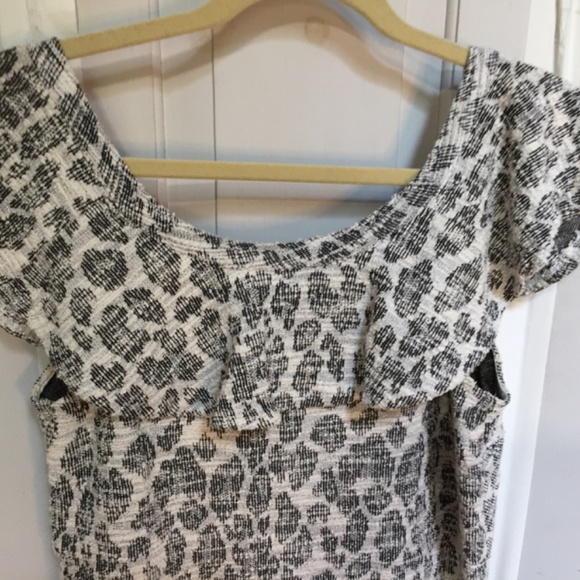 Dolan Left Coast Collection Gray Leopard Print Top - Picture 12 of 14